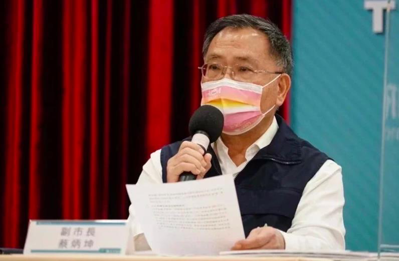 北市副市長蔡炳坤目前還在加護病房，不過瞳孔反應好轉。圖／北市府提供