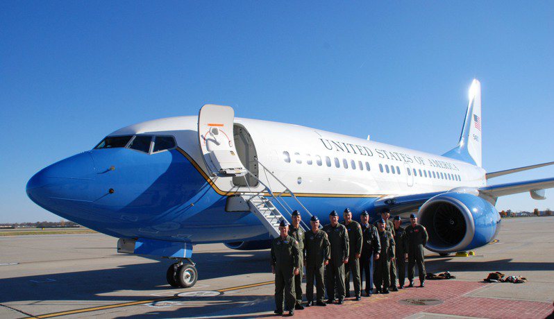 裴洛西東亞之旅所搭乘的美國空軍C-40C專機，是波音737商務客機（737BBJ）的軍用版。圖／美國空軍檔案照