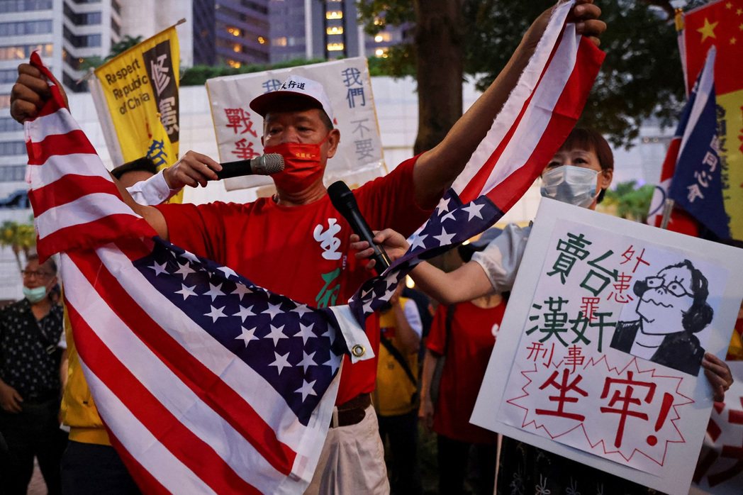 抗議裴洛西來台的中華統一促進黨成員。 圖／路透社
