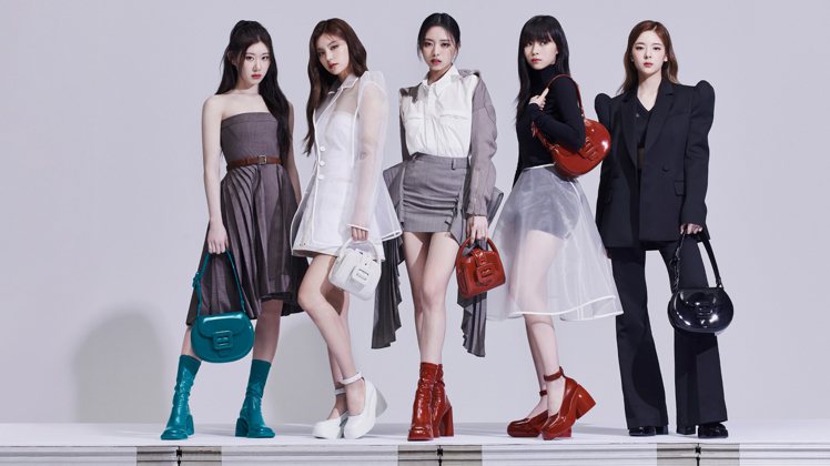 韓國女團ITZY詮釋起CHARLES & KEITH秋冬系列包款與鞋履，...