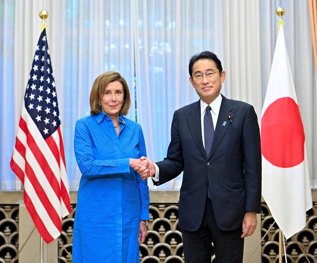美國眾議院議長裴洛西8月5日與日本首相岸田文雄會面。 圖／歐新社