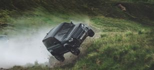 賣車做公益，Jaguar Land Rover 將拍賣 007 電影劇組用各式特技車