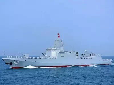 被大陸網友稱為「大驅」的共軍首艘055型驅逐艦「南昌號」。圖／取自新華網
