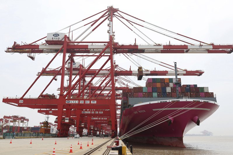 航運資訊商Xeneta首席分析師表示，上海是全球最繁忙的港口，就位在隔壁，任何重大干擾都會影響到中國的商船。緊張局勢升級不符合任何人的利益。美聯社