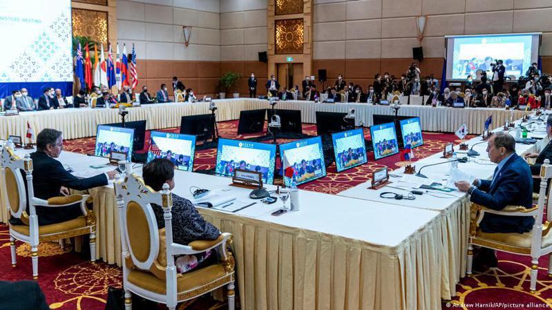 由東盟（ASEAN）輪值主席國柬埔寨主持的東亞合作系列外長會議，於週三（8月3日）至週五（5日）在首都金邊登場。圖／德國之聲中文網