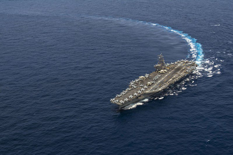 美軍航空母艦「雷根號」打擊群將繼續停留在南海，監控台海局勢。圖／取自美國海軍網站
