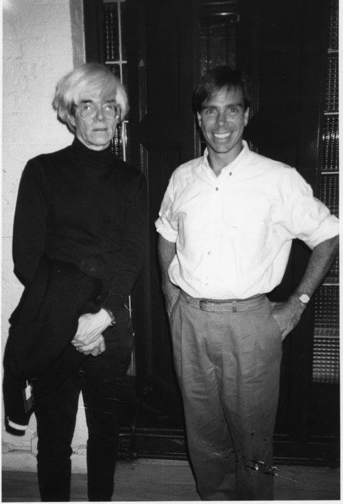 Tommy Hilfiger（右）表示，Andy Warhol（左）能輕易將音樂、藝術、時尚、娛樂等不同元素相聯繫的能力，也常為他帶來啟發。圖 / TOMMY HILFIGER提供