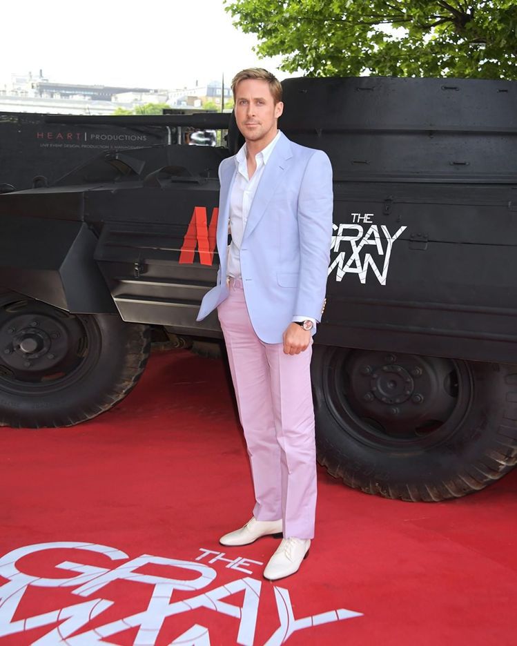 近日連續穿著多套粉色西裝出席記者會的Gyan Gosling，其西裝都出自GUC...