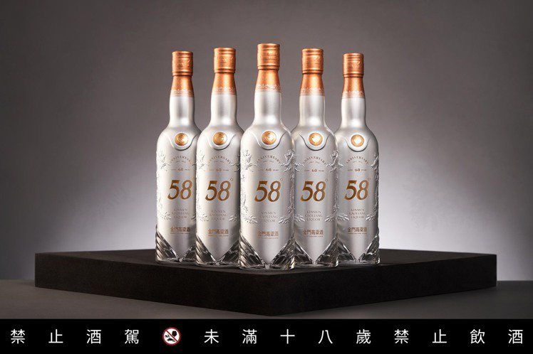「白金龍上市60週年白金紀念版」限量6萬瓶，每瓶定價2200元（售價依各通路為準...