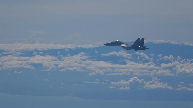 解放軍東部戰區空軍5日在台灣周邊執行抵近懾壓任務。新華社