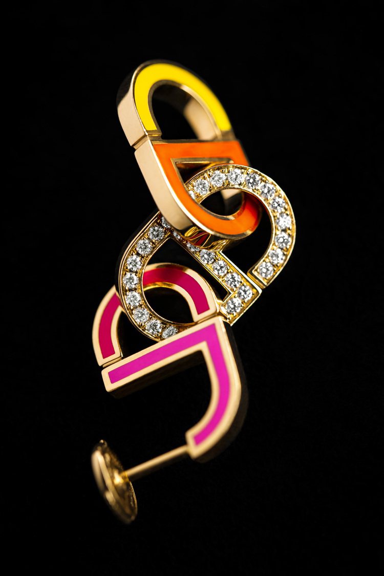 COLOR DIOR鑽石與彩漆黃K金耳環，一對52萬元。圖／迪奧提供