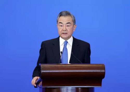 中國大陸外交部長王毅在出訪期間持續抨擊美國。 澎湃新聞