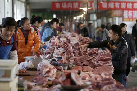 中國大陸消費者通膨的一大推動力是豬肉價格的反彈。（路透）