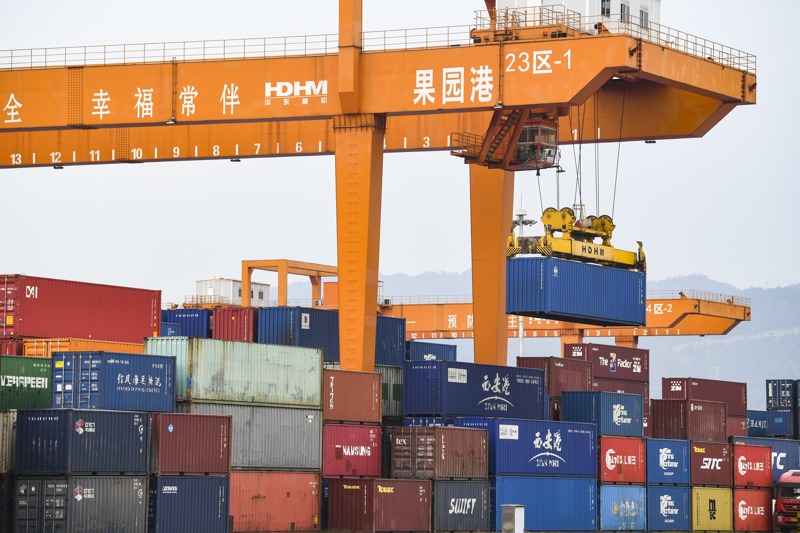 中國大陸日前宣布嚴格執行台灣貨物出口大陸，產地需標註為中國台灣否則不放行，引發廠商哀號，主管機關經濟部的回應，竟然是要廠商自己改標因應。新華社