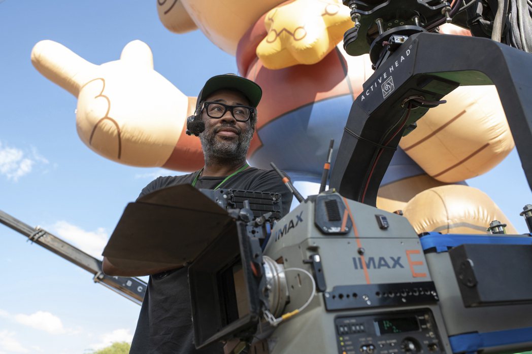 黑人恐怖驚悚片名導喬登皮爾，執導「不！」時還用上了IMAX攝影機。圖／UIP提供