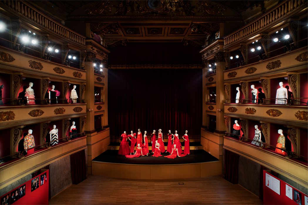 沃蓋拉社會劇院今年舉辦過一場特別裝置展覽，展出Valentino Garavan...