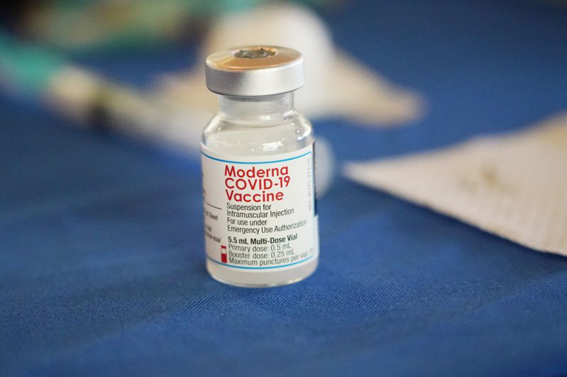 美國藥廠莫德納（Moderna）今天向日本政府提出因應新冠肺炎Omicron變異株的二價疫苗批准申請，是繼美國輝瑞後第2家藥廠。 美聯社