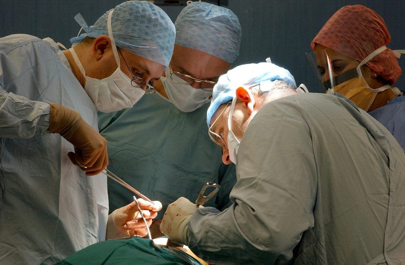 日本媒體揭發非營利組織（NPO）仲介日本人到國外接受活體器官移植。圖為移植手術室示意圖。路透