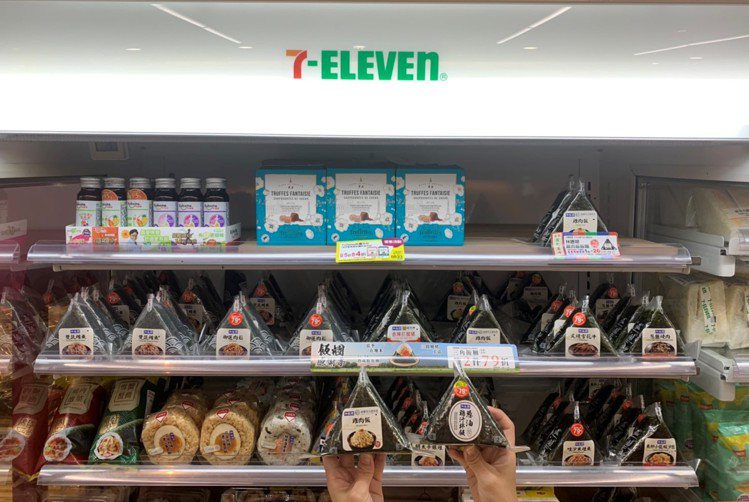 7-ELEVEN御飯糰品牌旗下三角海苔飯糰系列商品，均換上新一期稻作收割在地新米...