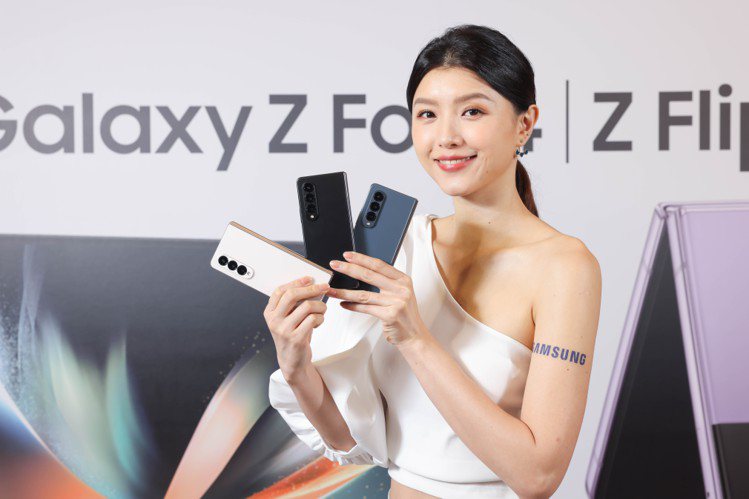 Samsung Galaxy Z Fold4將推出灰綠、黑、米等3色。記者／吳致...