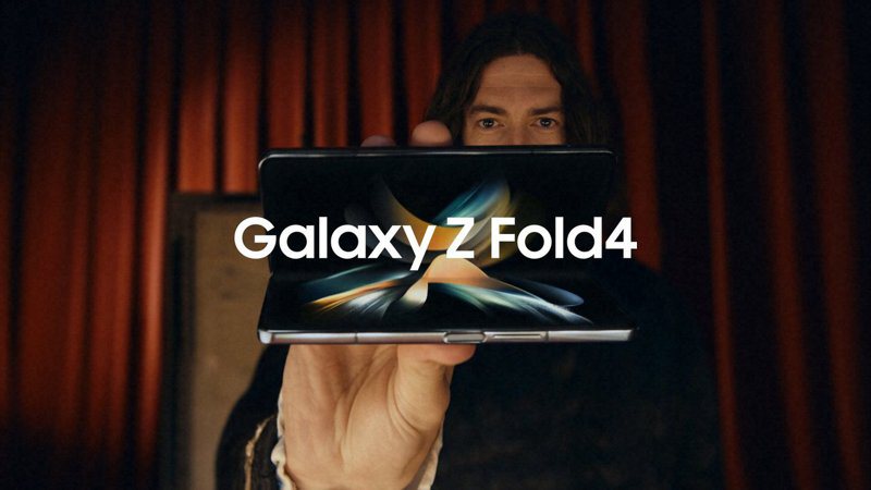 三星推出摺疊手機Galaxy Z Fold4，邊框變更窄，廣角鏡頭也升級至5000萬畫素。（翻攝自三星臉書粉絲團）
