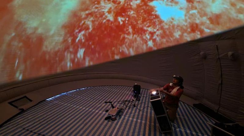英仙座流星雨即將在8月13日登場，南瀛天文館有首度登場的6米移動式球型天幕與數位星象儀體驗等活動。圖／南瀛天文館提供