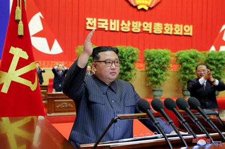 根據北韓朝中社的新聞11日的報導，其領導人金正恩已宣布「戰勝新冠病毒」，並下令取消抗疫措施。路透