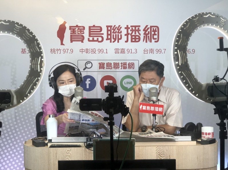 李秉穎（右）說，指揮中心擔心疫情變化，邊境開放仍趨於保守，依美國經驗，台灣再經1、2個月後，BA.5將會成為主流病毒株。記者沈能元／攝影