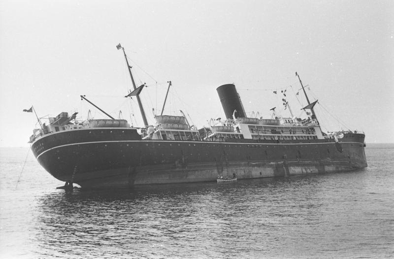 1965年8月11日，安慶輪在基隆港外觸礁擱淺。圖／聯合報系資料照片