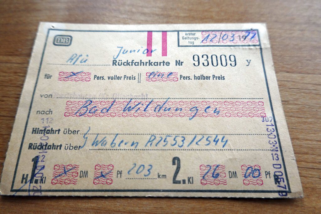 1977的德鐵火車票根。 圖／美聯社　