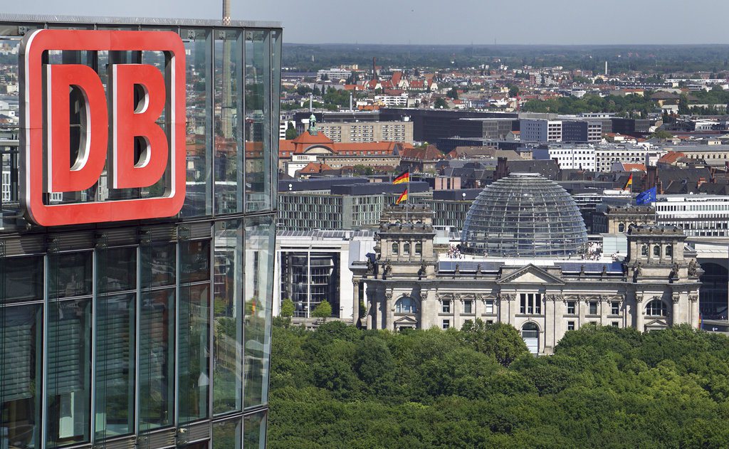 2000年德鐵總部遷至柏林，位於波茨坦廣場的鐵路塔。 圖／美聯社　　