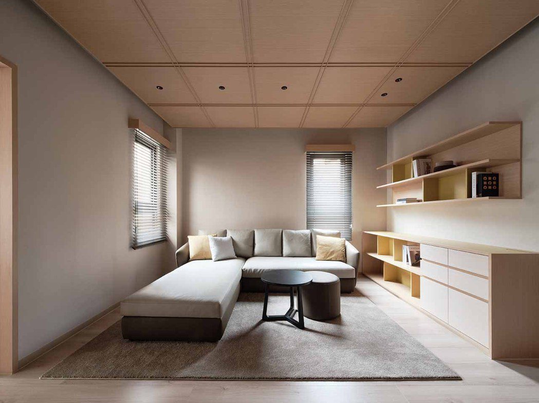 2樓起居室與主臥相連，將睡眠及休閒機能區隔。