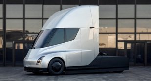 馬斯克表示首批Tesla Semi Truck電動聯結卡車今年開始交車！