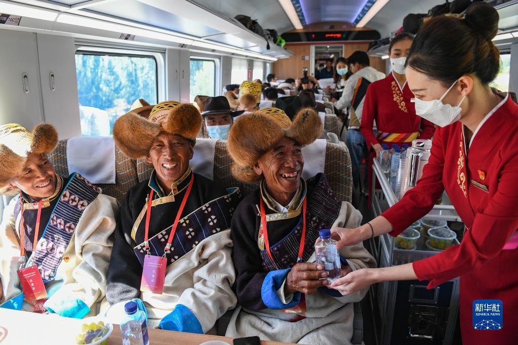受疫情影響，青藏鐵路部分列車將停運到8月底。（新華社）