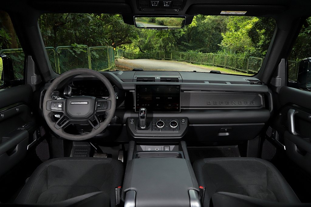 Land Rover Defender 90 V8 Carpathian Edi...