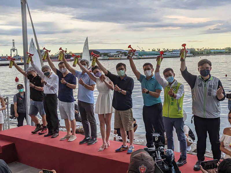 2022高雄海洋派對13日起在愛河灣連續2天展開。 中央社