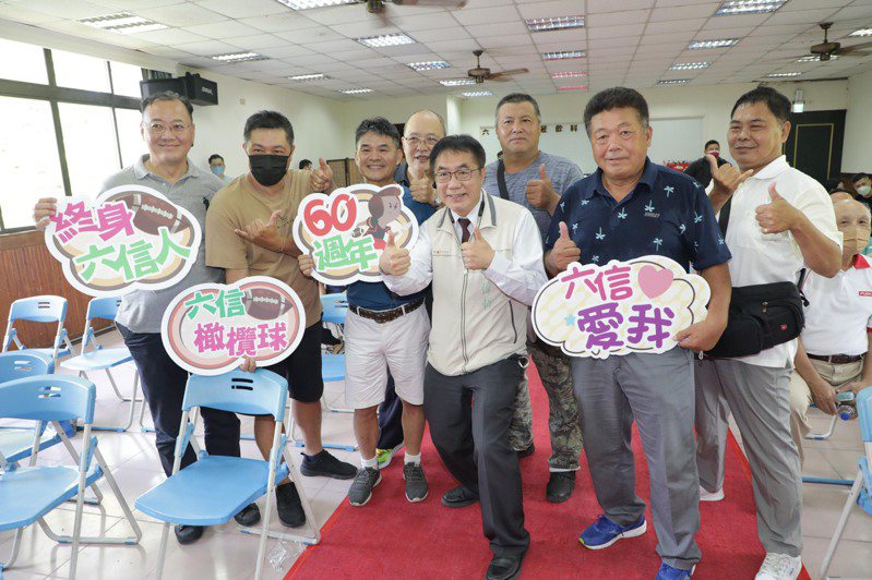 南市六信高中橄欖球隊60周年慶，市長黃偉哲前往祝賀取得U18亞青賽代表權。圖／台南市府提供