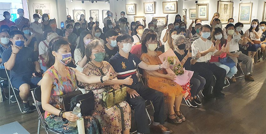 「漫觀遐想─彩墨畫展」8月14日舉辦開幕活動，參加觀眾十分踴躍。 曹松清/攝影