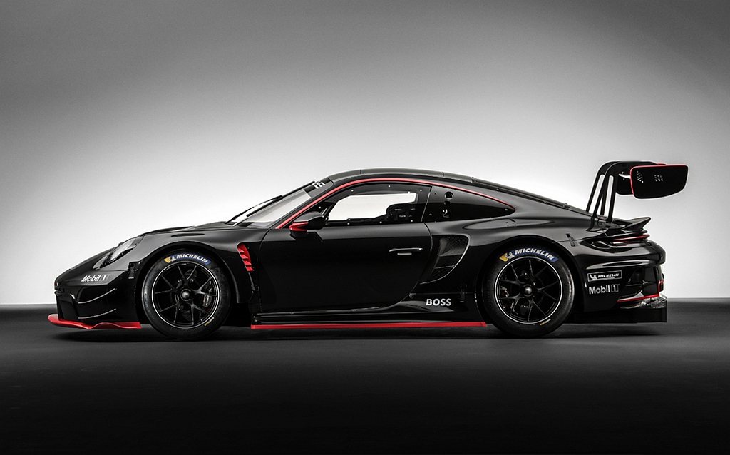 保時捷911 GT3 R煞車碟盤現在也由專業公司AP提供。前輪為六活塞卡鉗與鋼製...