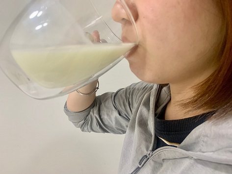 不少網友們表示多補充好菌，可以改善排便不順暢等問題，日常生活中可以多喝AB優酪乳...
