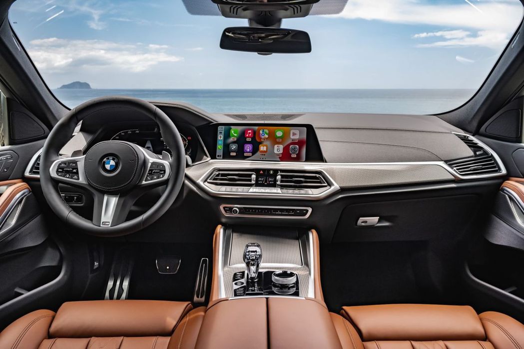 12.3吋虛擬數位儀錶搭配12.3吋中控觸控螢幕，共構成BMW全數位虛擬座艙，搭...