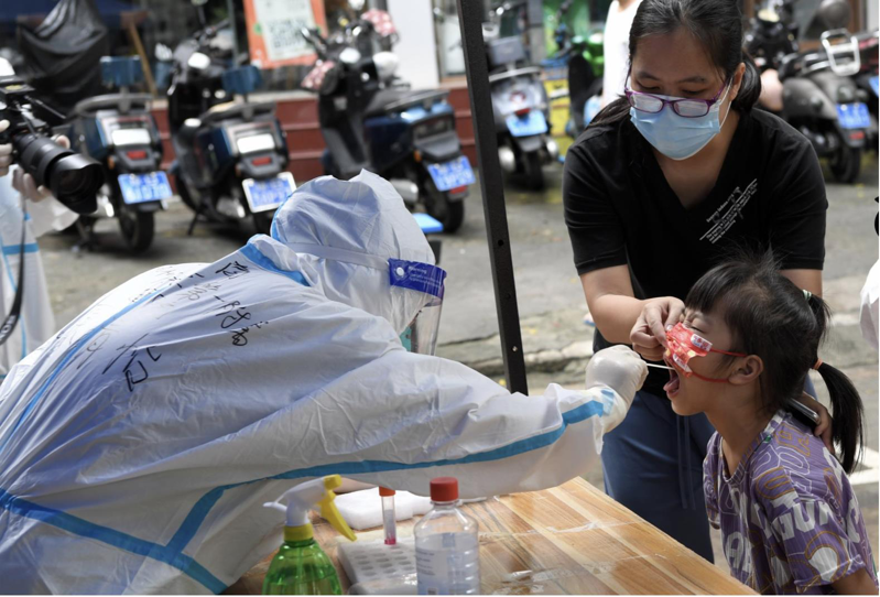 大陸多省醫護人員支援海南三亞防疫工作。（新華社）