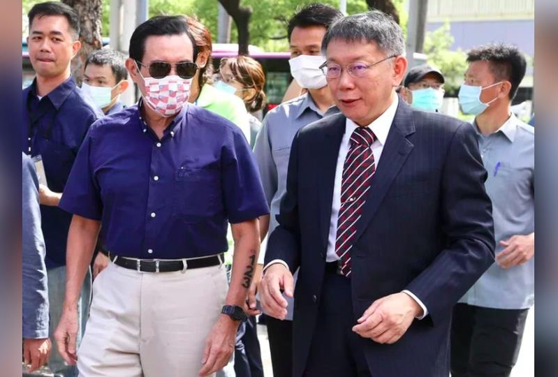 台北市長柯文哲（前右）2020年10月1日在北市府「設市百年」活動上與前總統馬英九（前左）同台。圖／聯合報系資料照片