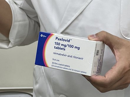 藥廠近期重新分析Paxlovid臨床試驗資料，無論是否服藥，28天內發生反彈的比例約為1到2％，但服藥組症狀仍較輕。。記者徐如宜／攝影