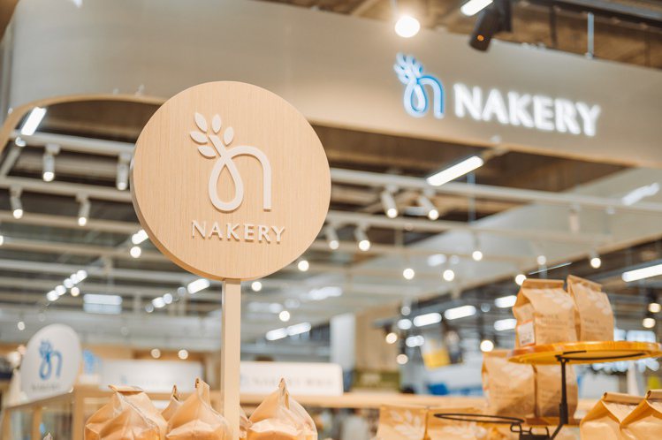 「Nakery裸焙坊」首店率先於家樂福台中西屯店推出。圖／家樂福提供