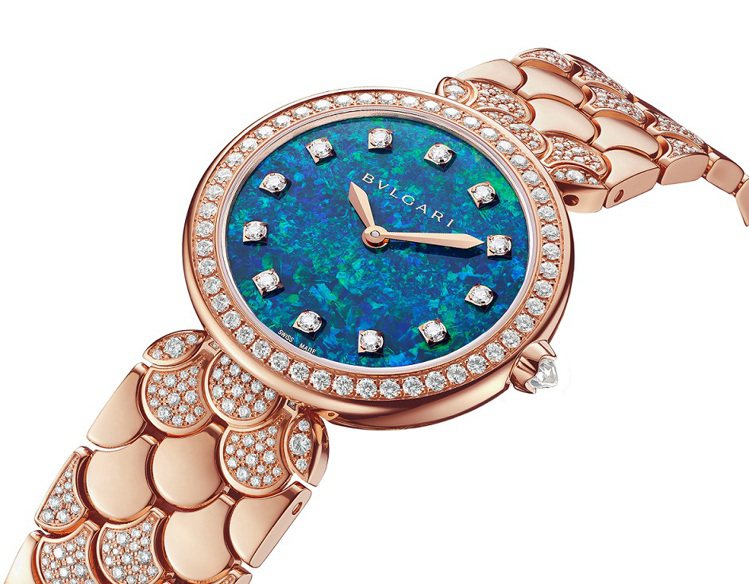 BVLGARI Divas' Dream系列蛋白石面盤珠寶腕表，約215萬4,000元。圖／寶格麗提供