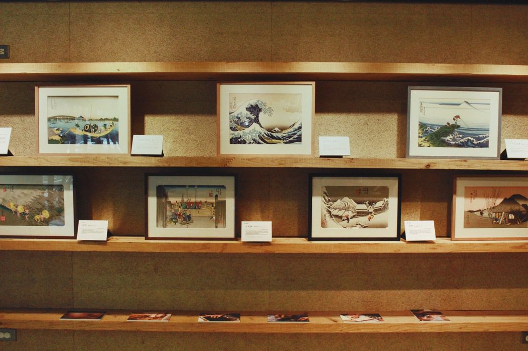 現場展出多幅知名浮世繪作品，如葛飾北齋〈神奈川沖浪裏〉與歌川廣重《東海道五十三次...