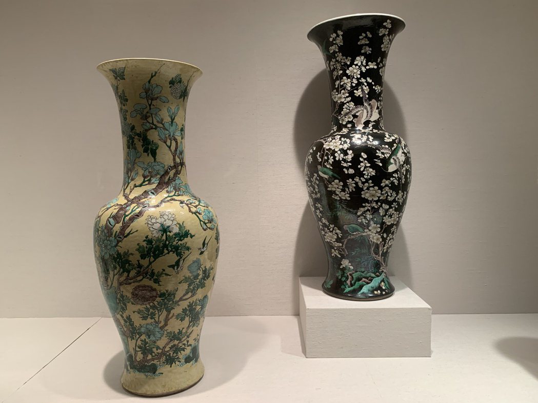 林明弘說，本次作品的靈感來源於兩尊清康熙年間的瓷器花紋。記者和釗宇／攝影