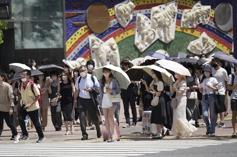 日本政府從今年6月有條件開放外國觀光客入境，但從官方公布數據來看，7月以觀光目的入境日本的外國旅客只有7903人，未見明顯回流。 美聯社