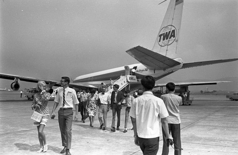 1969年8月17日，美國環球航空公司環球西線班機，首次載客降落台北機場，班機上有42名旅客。圖／聯合報系資料照片